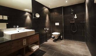 Alpenrose Zürs Double Room Deluxe Badezimmer