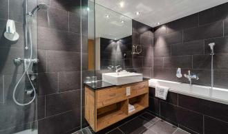 Alpenrose Zürs Suite Classic Bad