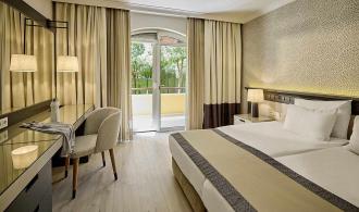 Nobilis Family Room Classic Main Building Schlafzimmer
