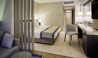 Nobilis Single with Child Double Room Classic Main Building Schlafzimmer
