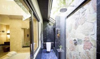 Khao Lak Two Bedroom Pool Villa Deluxe Ocean Front Außendusche