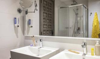 TML Cala Pada Family Room Superior Badezimmer