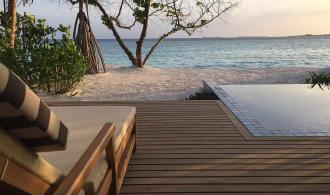 Noonu Beach Villa Pool Strandzugang