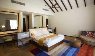 Noonu Beach Villa Pool Schlafzimmer