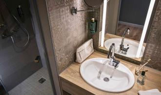 Fleesensee Junior Suite Classic Badezimmer