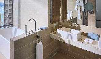 Maldives Water Villa Classic Private Pool Badezimmer