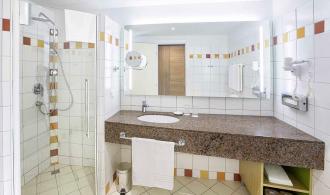 Apulia Family Room Classic Badezimmer