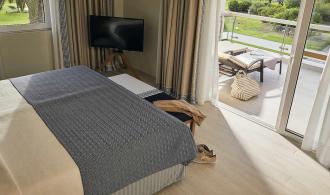 Kyllini Suite Classic Sea View Schlafzimmer