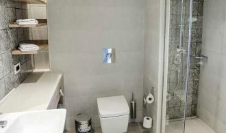 Kyllini Double Room Economy Badezimmer