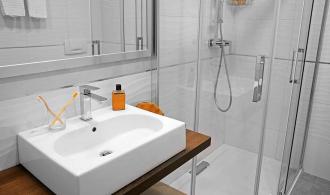 TML Calabria Double Room Economy Badezimmer