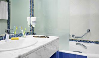 Africana Double Room Superior Badezimmer