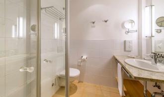 Landskron Single Room Classic Badezimmer