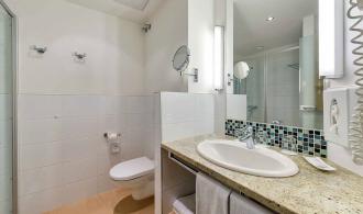 Landskron Family Double Room Superior Lake View Connecting Door Bad