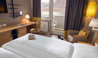 Landskron Family Double Room Superior Lake View Connecting Door Schlafen