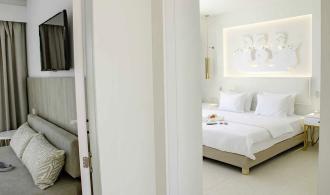 Ierapetra Family Room Superior Pool View Flur