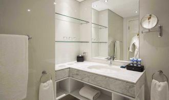 Double Room Roomhopper Badezimmer