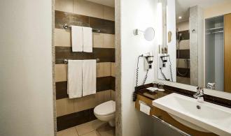 Esquinzo Playa Double Room Classic Sea View Bad