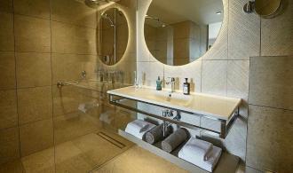 Doppelzimmer seitlicher Meerblick Badezimmer