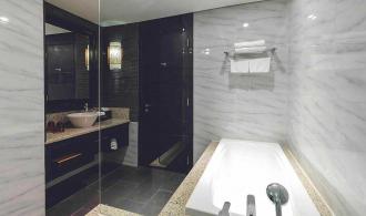 Nam Hoi An Superior Junior Suite Garden View Badezimmer