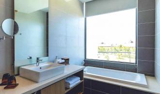 Nam Hoi An Single with Child Deluxe Double Room Garden View Bad