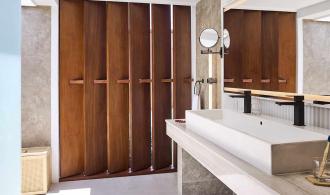 Maldives Funamadua One Bedroom Water Villa Pool Badezimmer