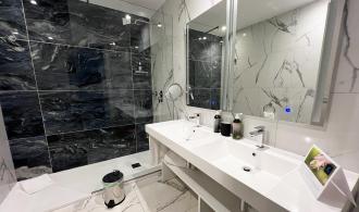 Rocca Nettuno Doppelzimmer Whirlpool Badezimmer