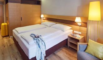 Landskron Family Room Classic Fourfold Use Schlafzimmer