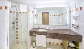 Apulia Family Double Room Deluxe Connecting Door Bad