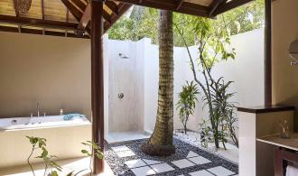 Maldives Beach Villa Superior Sea View Badezimmer