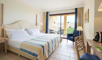 Cala Serena Double Room Classic Schlafzimmer