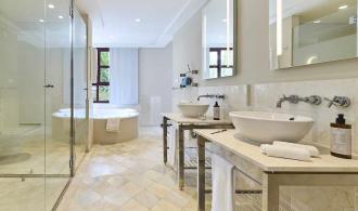 Cala Serena Junior Suite Classic Badezimmer
