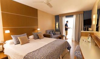 Esquinzo Playa Double Room Classic Schlafzimmer