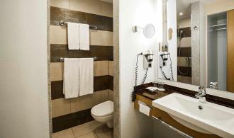 Esquinzo Playa Double Room Superior Badezimmer