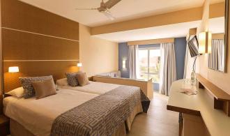 Esquinzo Playa Double Room Superior Schlafzimmer