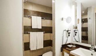 Esquinzo Playa Double Room Superior Sea View Bad