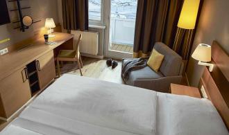 Landskron Double Room Superior Schlafzimmer