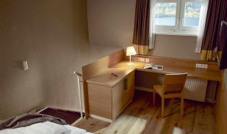 Landskron Family Room Classic Lake View Schreibtisch