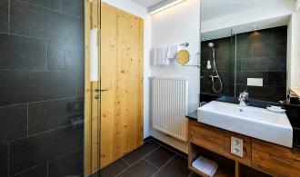 Alpenrose Zürs Single Room Classic Bad