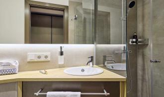 Alpenrose Zürs Single Room Classic Badezimmer